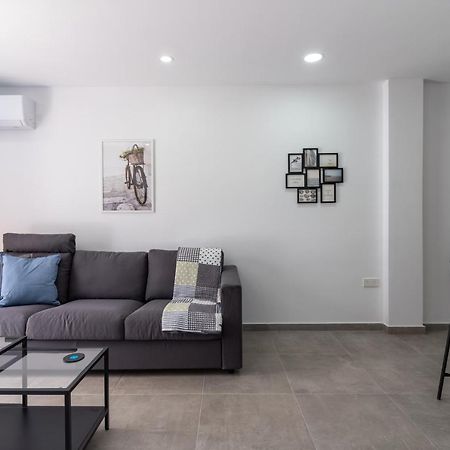 Odyssey - Captivating 2-Bedroom Retreat In 拉纳卡 外观 照片